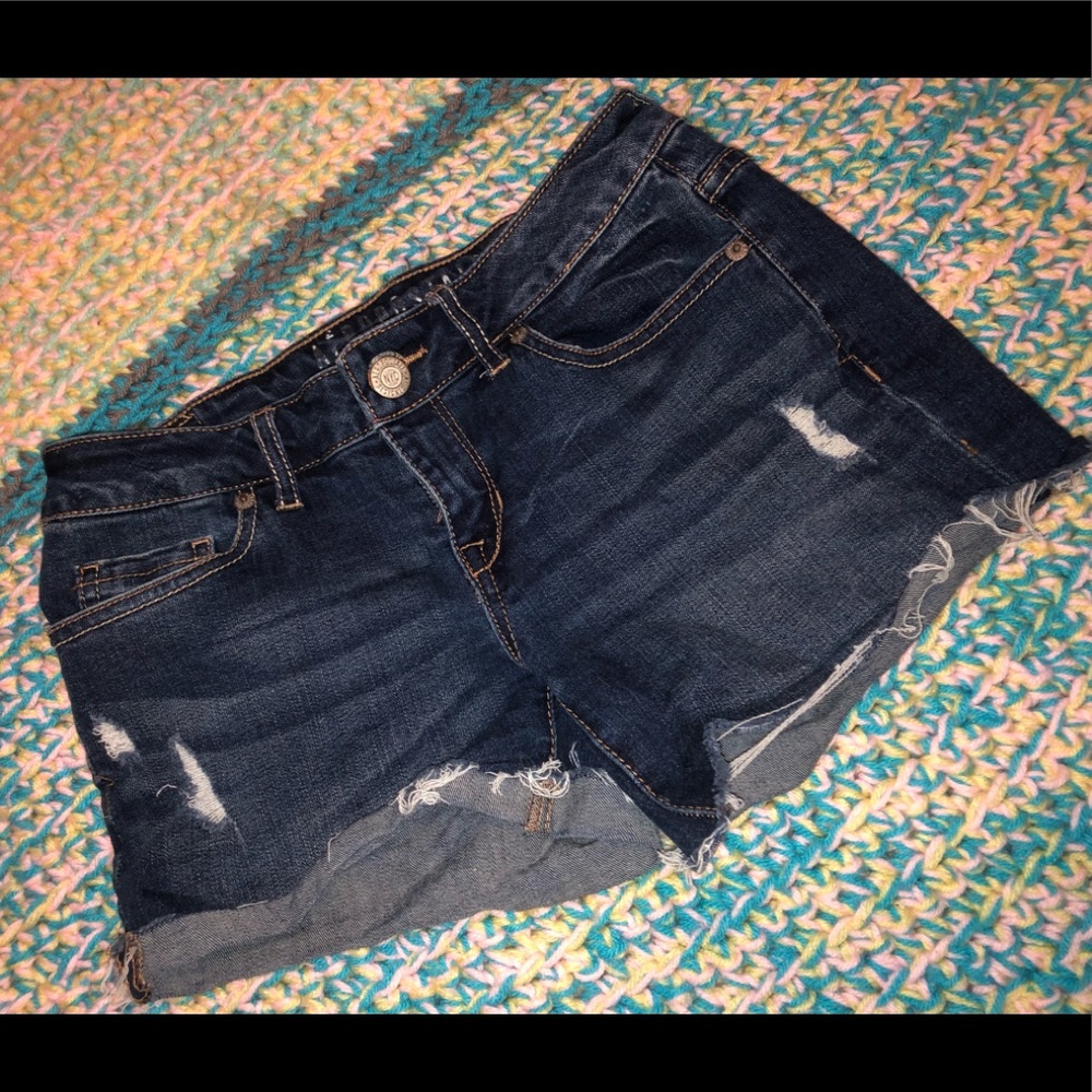 Blue Jean Aeropostale Short Shorts Size US 2 with small fashionable rips